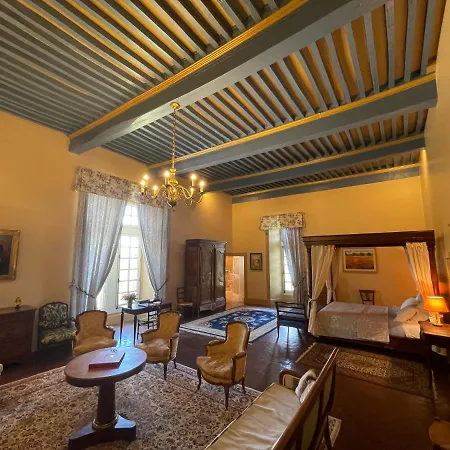Chateau De לינה וארוחת בוקר