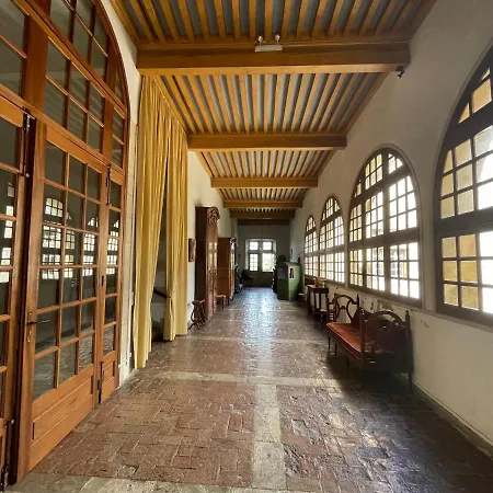 Chateau De Bed & Breakfast 4*