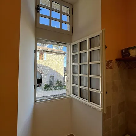 Chateau De Bed & Breakfast 4*