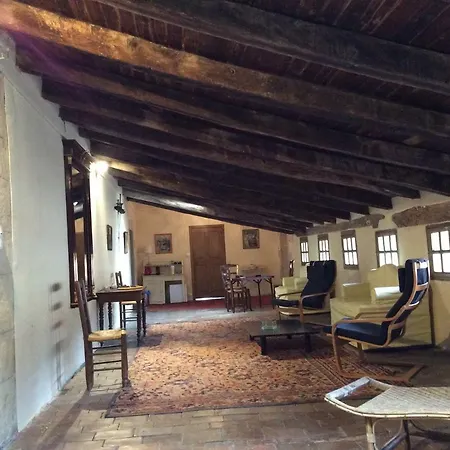 Chateau De לינה וארוחת בוקר