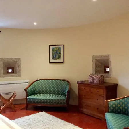 לינה וארוחת בוקר Chateau De 4*